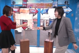 マジックミラー号で、美女があっちむいてホイ。