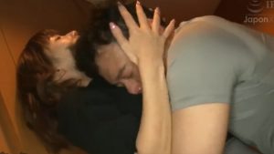 欲求不満の人妻が。