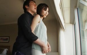 屋外デートのあと貪りあうアダルトな2人