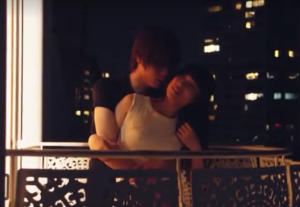 夜景に盛り上がる2人